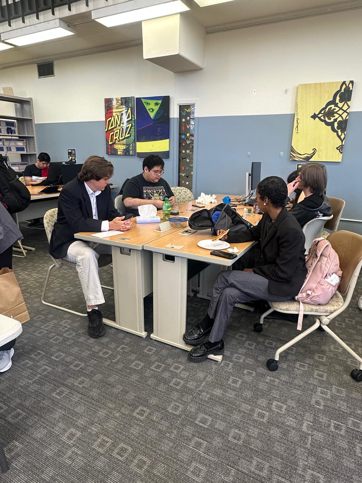 Students eating pizza together at a table 