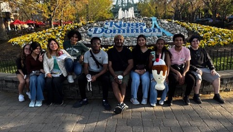 Picture of Students in front of Kings Dominion sign in broad daylight