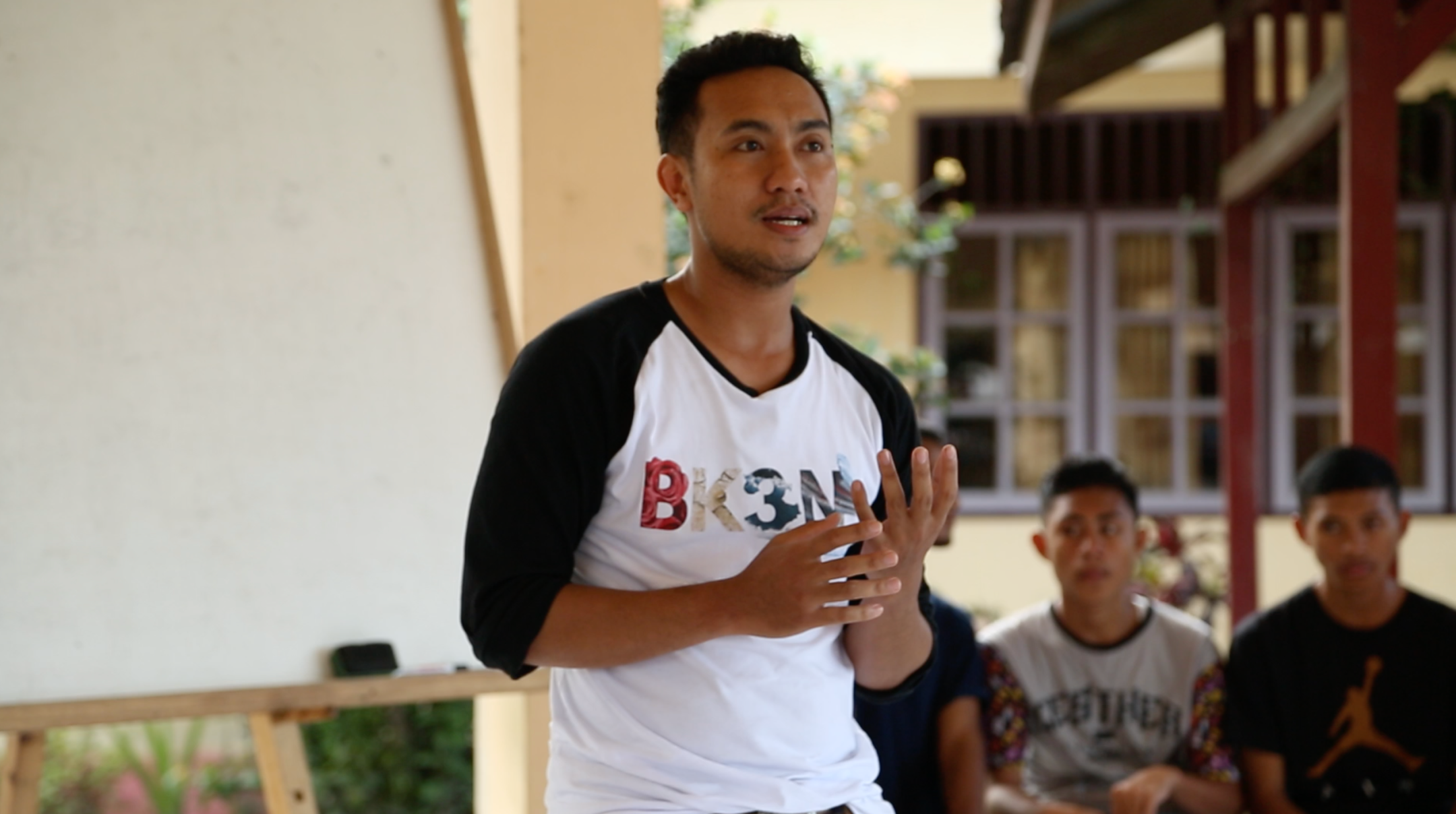 Glend Huliselan is creating English language learning opportunities for his community members
