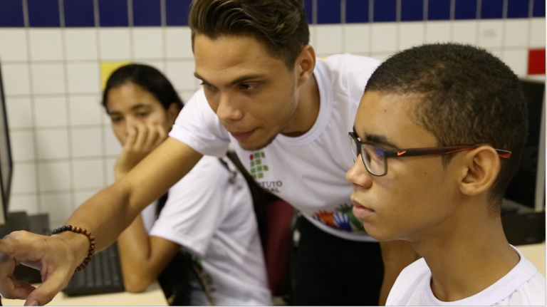 CCI alumnus Marcos Ferreira Nascimento Bisneto helps close the digital divide in his home community by teaching underserved youth in Teresina, Brazil computer skills.