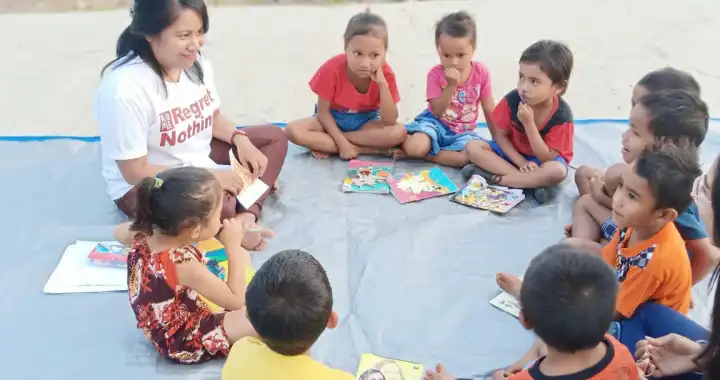 CCI Participant Dince Abanat teaching children