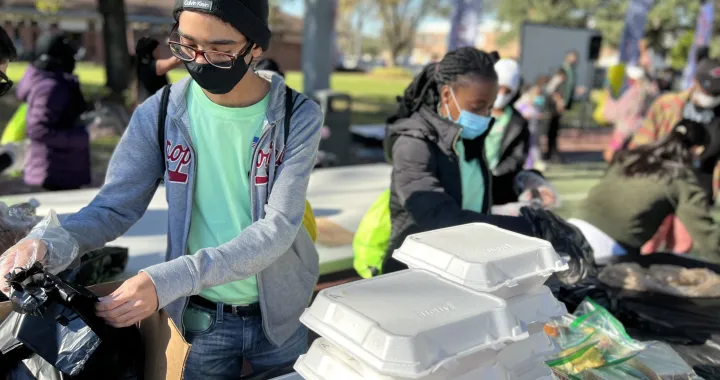 Student volunteering packing lunch