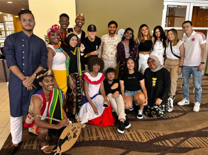 Valencia College Students Volunteer with Clean the World and Host a Potluck with the Mayors Office