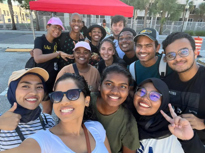 Valencia Students Help Clean Up Orlando