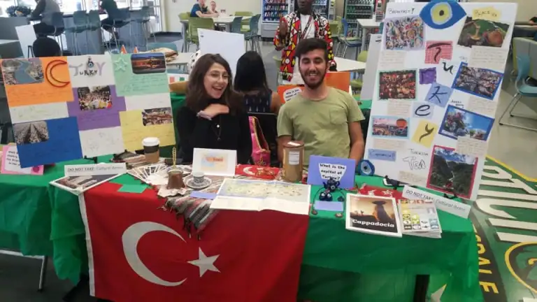 The Country Fair at Scottsdale Community College invited attendees to “fly” to Bangladesh, Colombia, Cote d’Ivoire, Dominican Republic, Egypt, Ghana, India, Indonesia, Kenya, and Turkey and learn more about each country and its culture. Throughout the week, CCI participants also provided language and dance lessons, participated in an international student panel, and taught about native cuisine and cultural traditions.