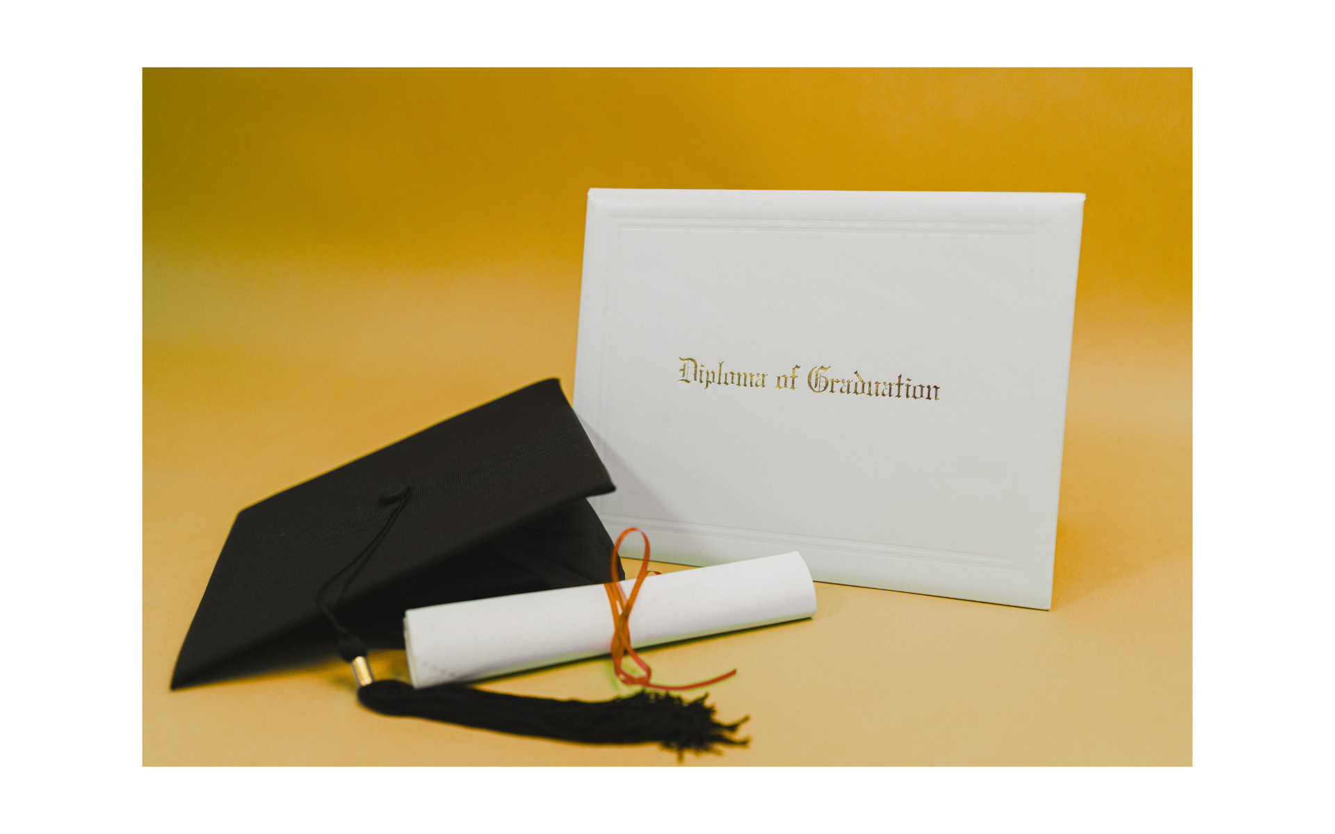 A picture of a cap and diploma. 